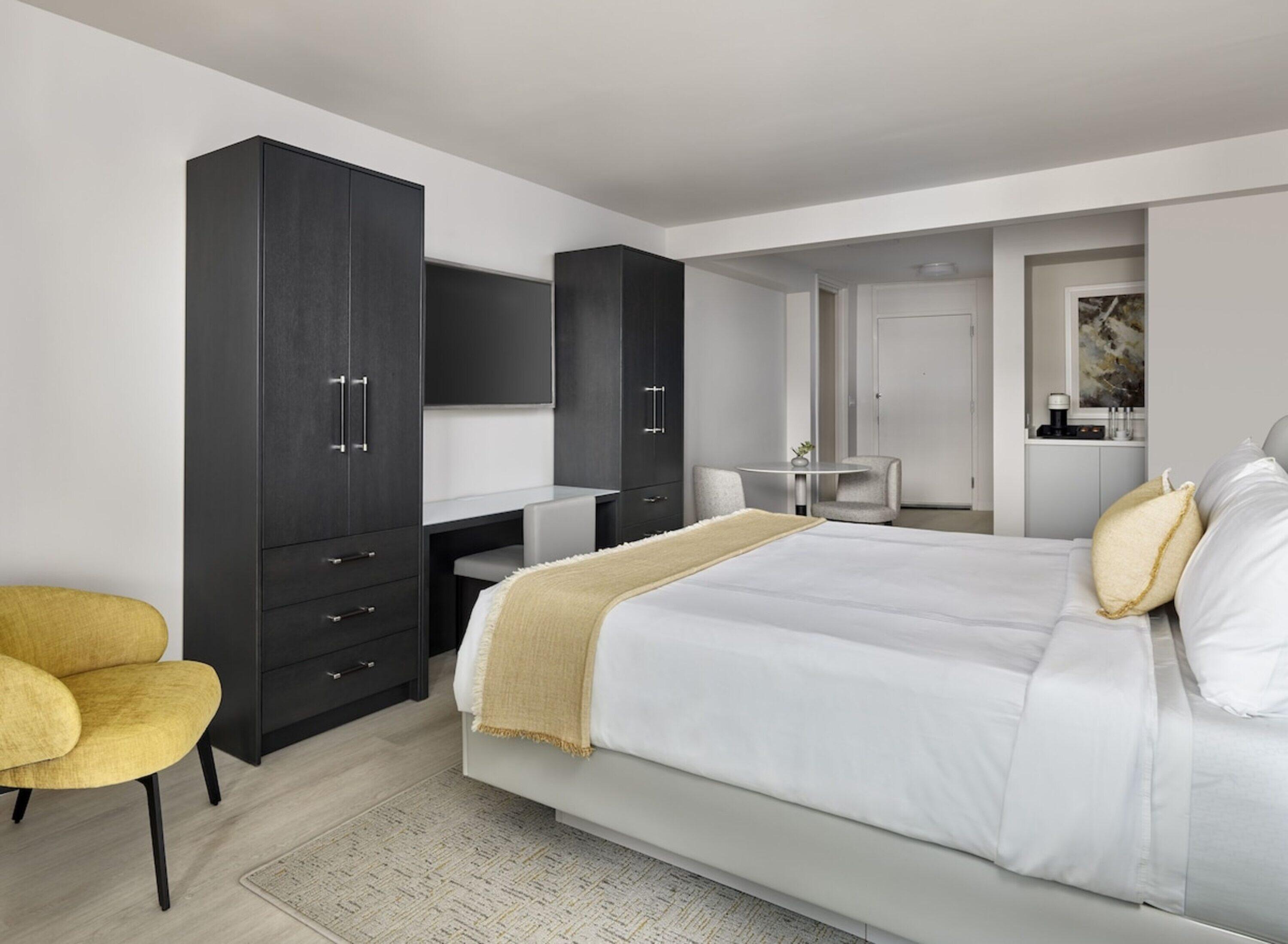 Aka Circle Hotel 4*
